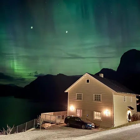 Aurlandsfjord Panorama فيلة