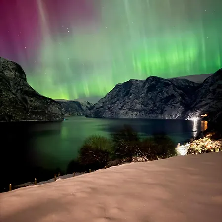 Aurlandsfjord Panorama فيلة *